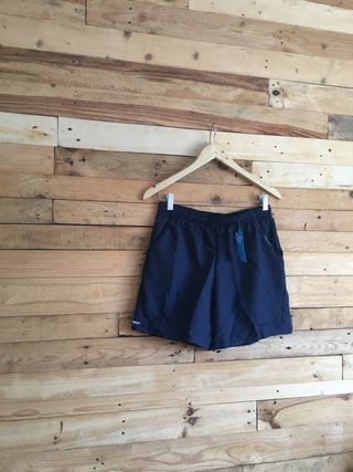 Pantalón corto Artengo talla M nuevo con etiq de segunda mano por 5 EUR en  Premià de Mar en WALLAPOP