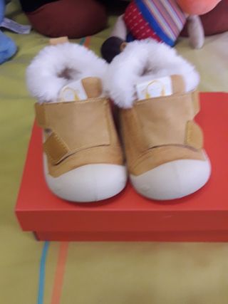 Zapatillas bebe número 18 de segunda mano por 5 EUR en Leganés en WALLAPOP