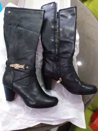 Botas de tacón de mujer Xti de segunda mano por 5 EUR en Pinos Puente en  WALLAPOP