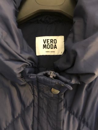 ABRIGO PLUMÍFERO AZUL MUJER VERO MODA TALLA L de segunda mano por 20 EUR en  Quintela Canedo en WALLAPOP