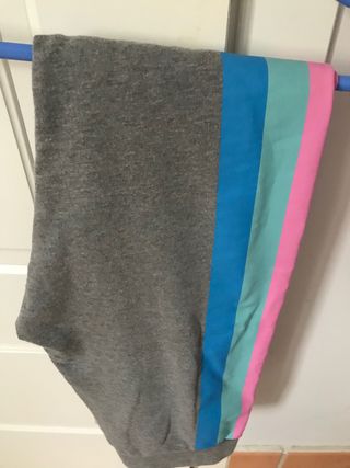 Pantalón chándal mujer Polinesia de segunda mano por 3 EUR en Aljaraque en  WALLAPOP