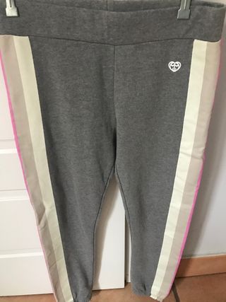 Pantalón chándal mujer Polinesia de segunda mano por 3 EUR en Aljaraque en  WALLAPOP