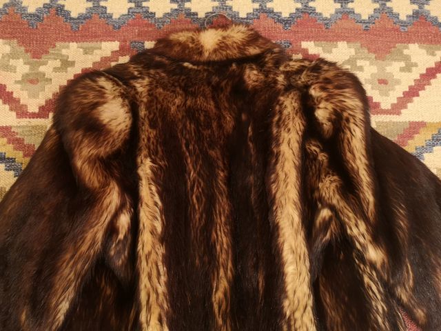 ABRIGO DE PIEL DE CABRA