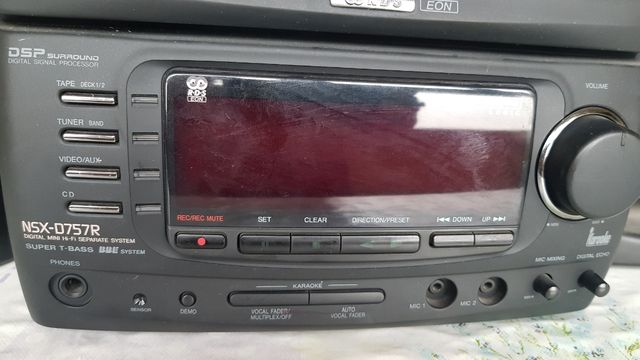 Equipo de música Aiwa.