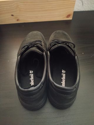 Tenis Timberland negros de segunda mano por 25 EUR en Torremolinos en  WALLAPOP