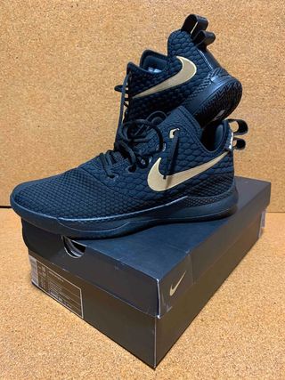 Nike Lebron Witness III Negras de segunda mano por 50 € en Camiño de  Penamoa en WALLAPOP