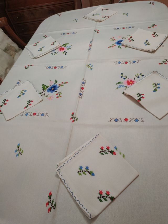 Mantelería hilo Bordada