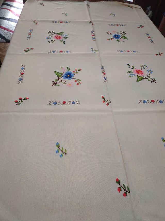Mantelería hilo Bordada