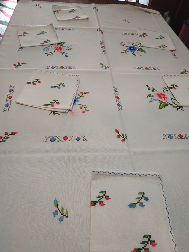 Mantelería hilo Bordada