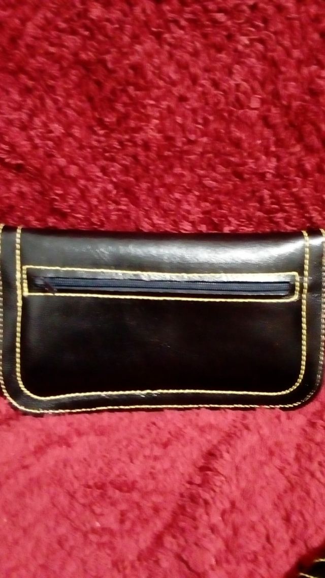 Carteras de piel nuevas