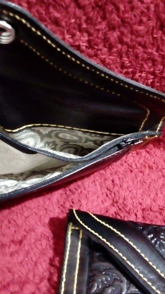 Carteras de piel nuevas