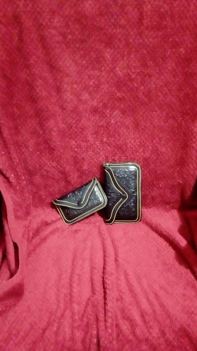 Carteras de piel nuevas