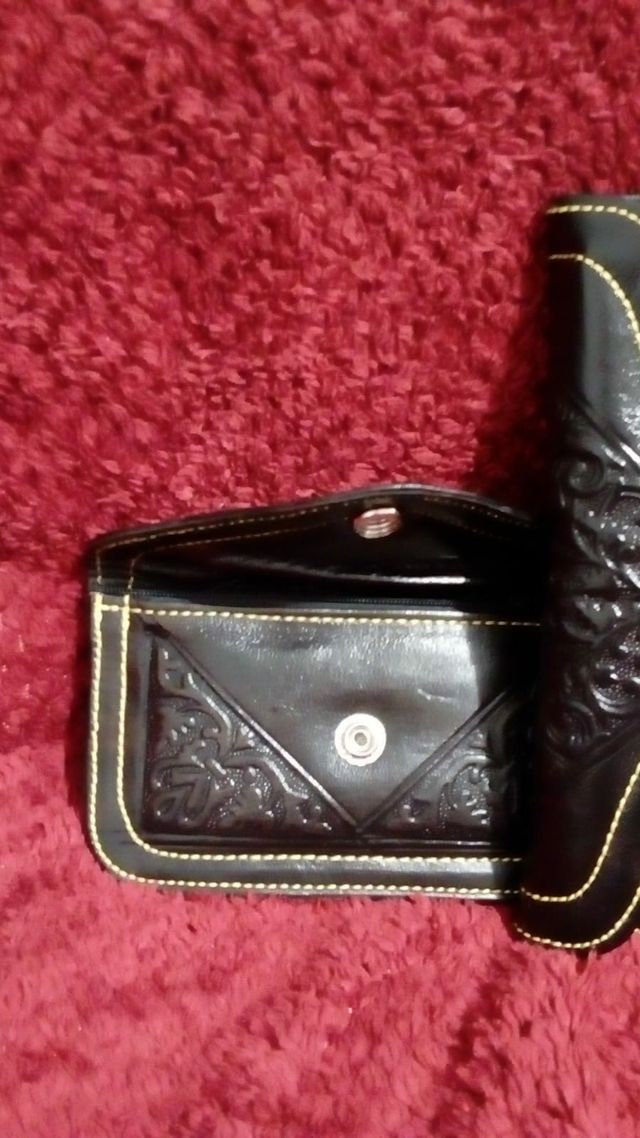 Carteras de piel nuevas