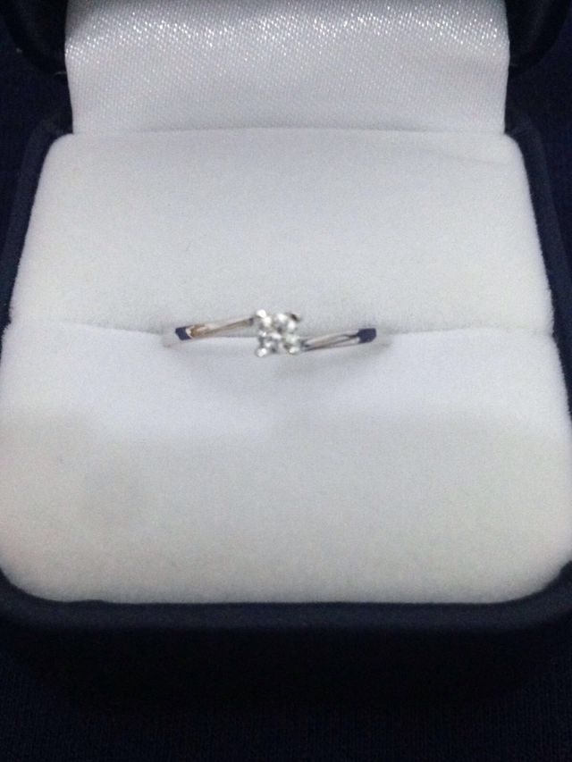 Anillo oro con diamante natural