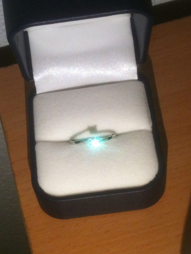 Anillo oro con diamante natural