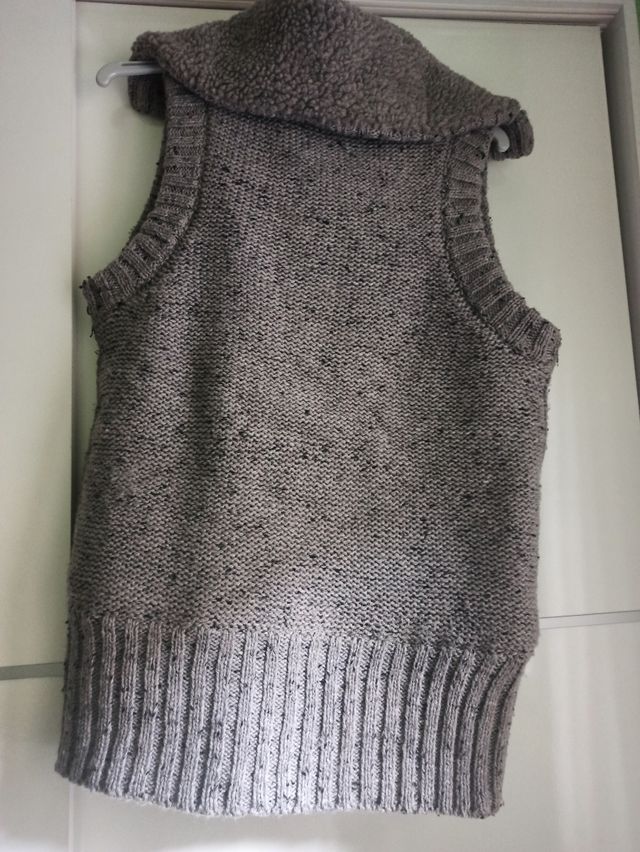 Chaleco abrigadito de Bershka.