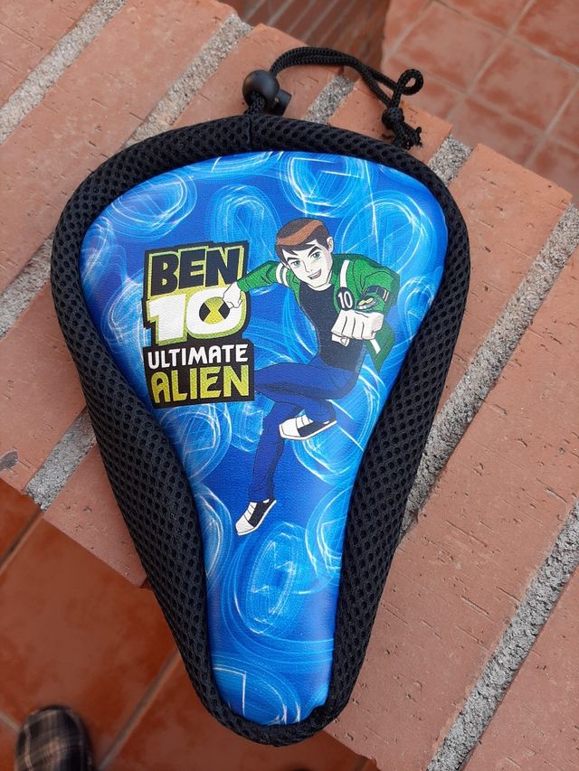 Casco infantil y funda sillín.