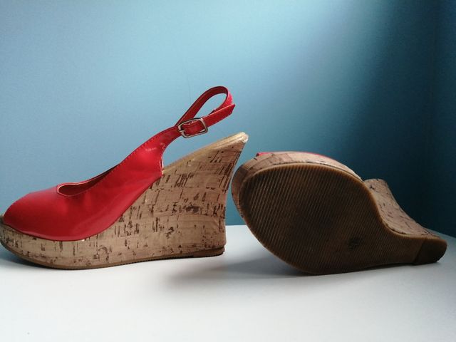 Sandalias rojas charol estilo PIN-UP. Talla 36