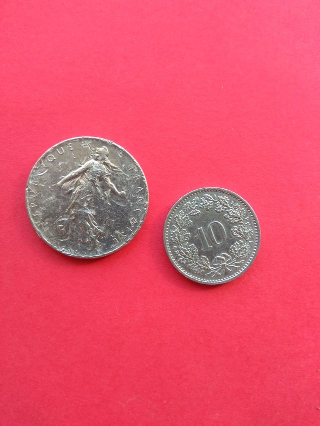 monedas suiza y francesa