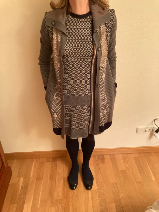 Vendo conjunto vestido y abrigo de mujer.