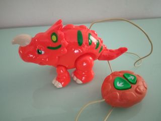 triceratops teledirigido