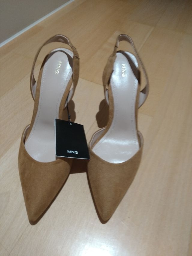 Zapato de salón beige