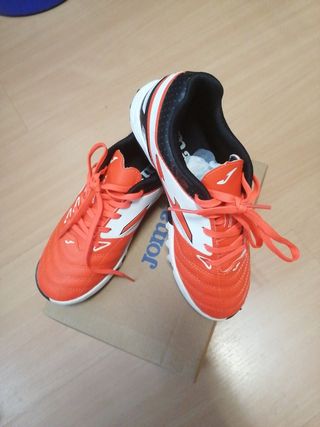 Zapatillas multitacos Joma n°35 de segunda mano por 12 EUR en Getafe en  WALLAPOP