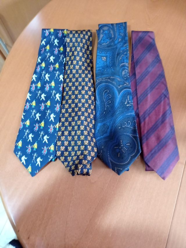 Lote de corbatas de CANNOVA'S CLUB