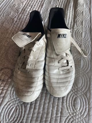 Botas fútbol Nike tacos plástico de segunda mano por 20 EUR en Bilbao en  WALLAPOP