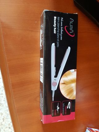 Plancha de pelo a estrenar Aura Beauty hair de segunda mano por 8 EUR en  Málaga en WALLAPOP