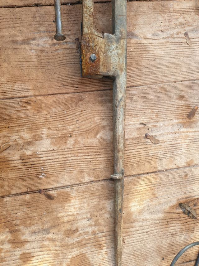 tornillo gato antiguo