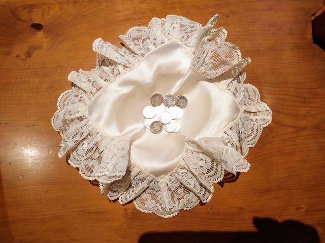 Arras de plata con cesta y cojín para anillos