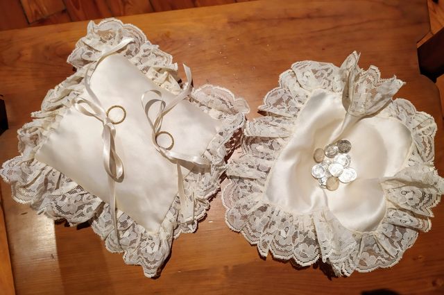 Arras de plata con cesta y cojín para anillos