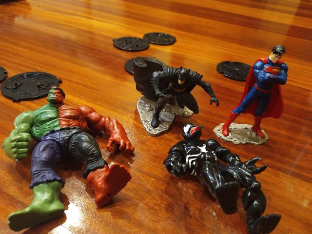 muñecos Marvel y Avengers