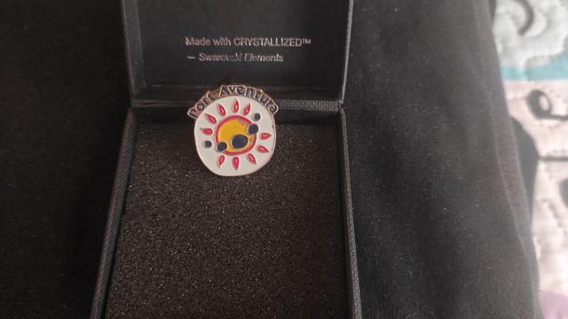 PINS DEL VALENCIA Y DE PORT AVENTURA