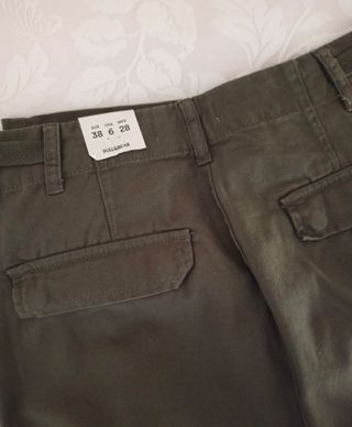 Pantalón verde militar. Pull \u0026amp; Bear de segunda mano por 15,5 EUR en  Málaga en WALLAPOP