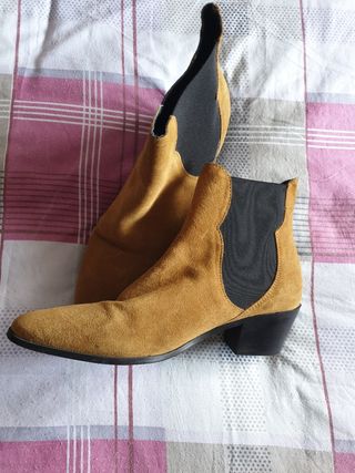 Botines camperos (Mango) de segunda mano por 10 EUR en Alicante en WALLAPOP