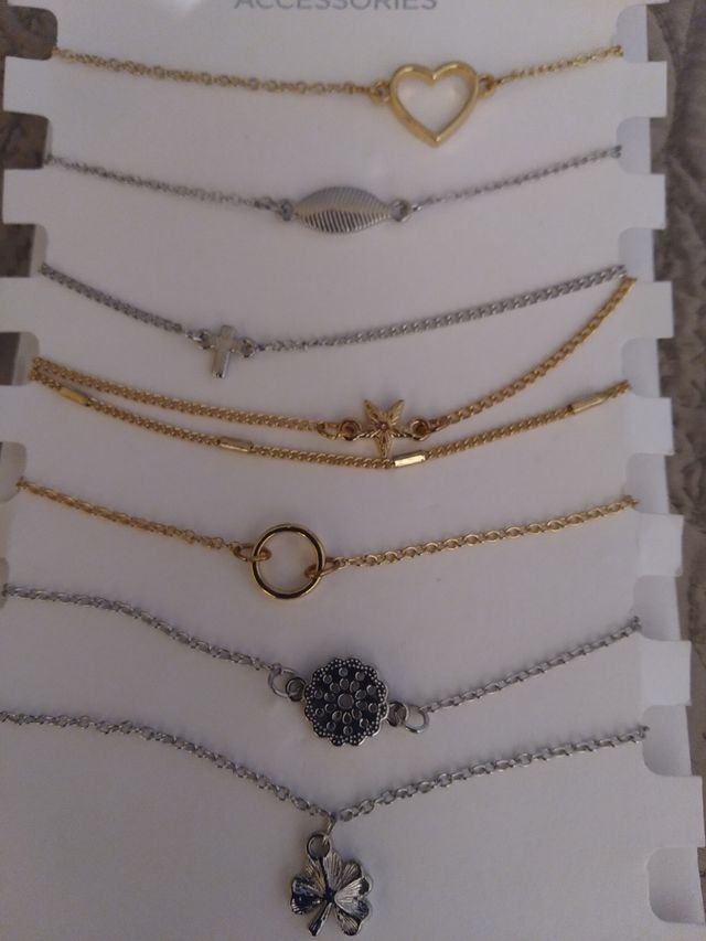 8 pulseras impecables sin estrenar.. mi muñeca 13