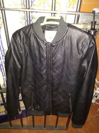 Chaqueta cuero JVZ, talla XS de segunda mano por 10 EUR en San Juan de  Aznalfarache en WALLAPOP