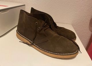 Botines planos de piel vuelta de color marton de segunda mano por 10 EUR en  Madrid en WALLAPOP
