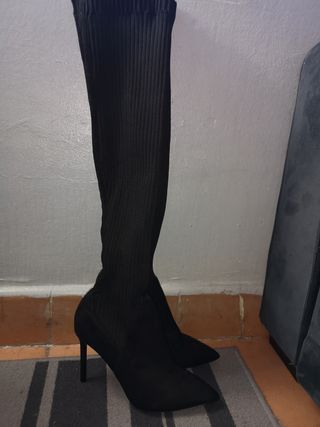 Botas largas taco fino de segunda mano por 20 EUR en Mollet del Vallès en  WALLAPOP