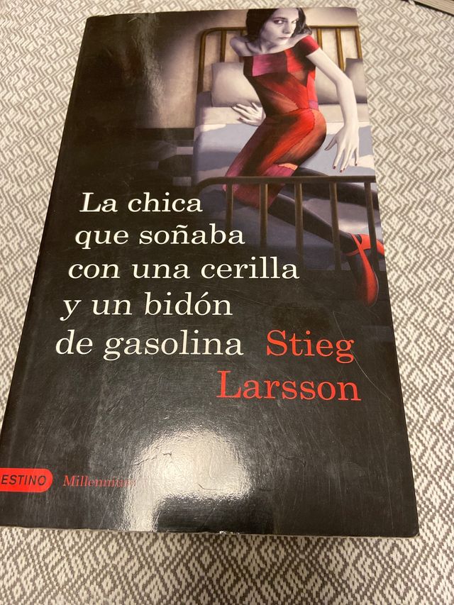 Lachica que soñaba con una cerilla y un bidón de