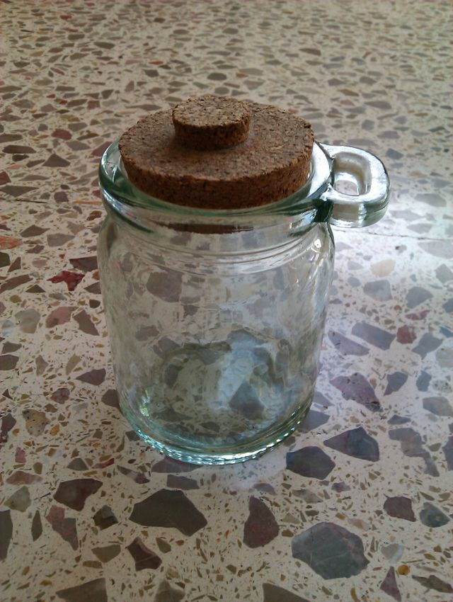 botes de cristal con tapón de corcho