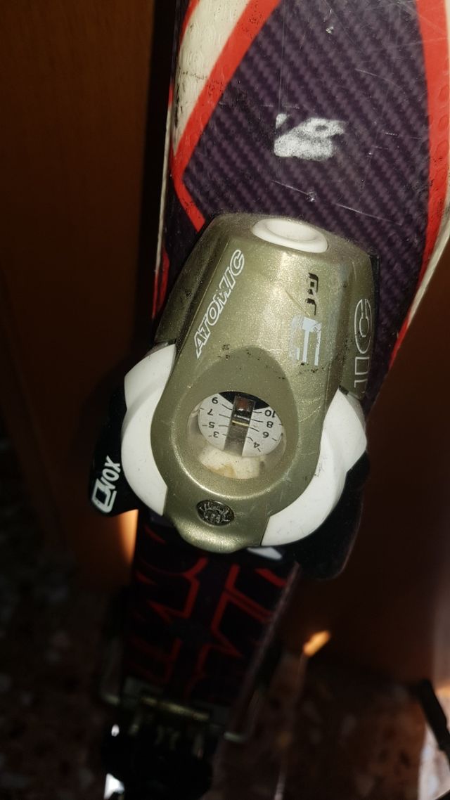 Set de esquí: botas, bastones y esquís