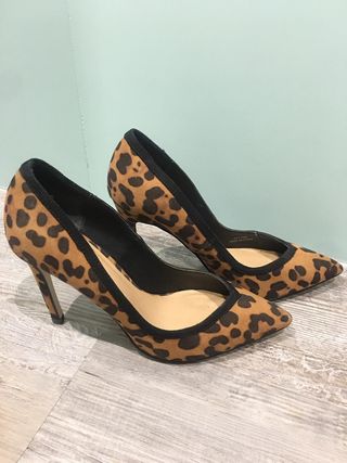 Zapatos tacón animal print de segunda mano por 12 EUR en Barcelona en  WALLAPOP