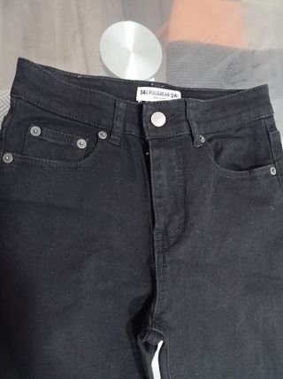 Pantalones negros pull and bear de segunda mano en Ciudad Real en WALLAPOP