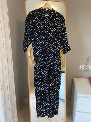 Mono negro con lunares y cinturón de Zara de segunda mano por 15 EUR en  Murcia en WALLAPOP