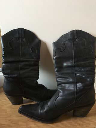 Botas cowboy negras Mustang de segunda mano por 23 EUR en Madrid en WALLAPOP