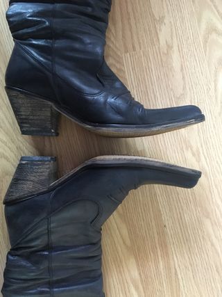 Botas cowboy negras Mustang de segunda mano por 23 EUR en Madrid en WALLAPOP