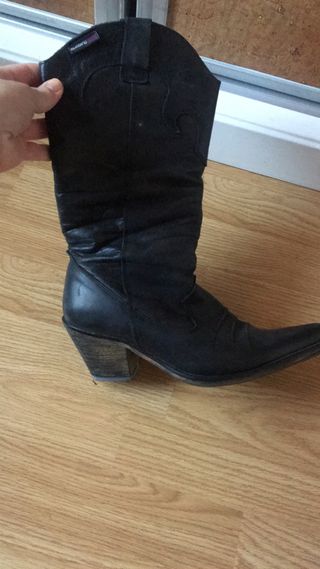 Botas cowboy negras Mustang de segunda mano por 23 EUR en Madrid en WALLAPOP